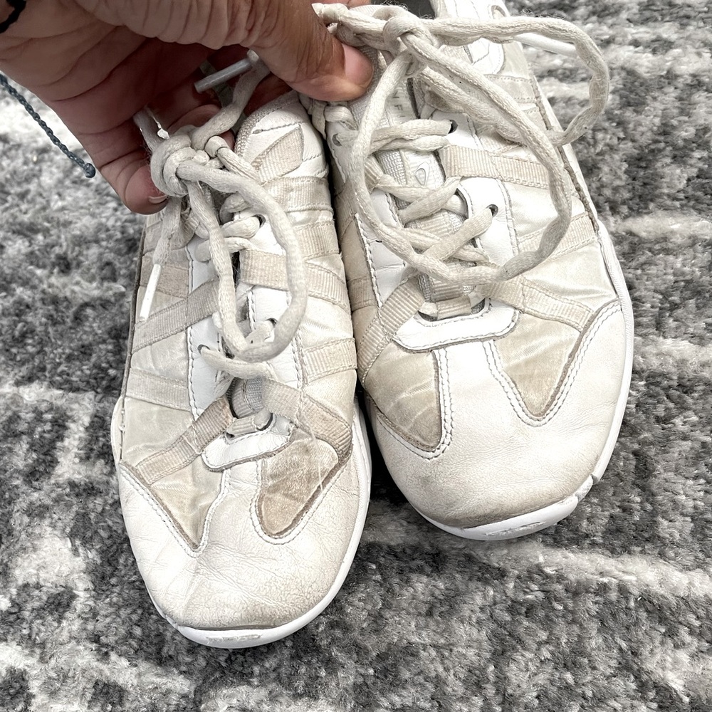 NFinity Evolution Cheer Shoes Size 5.5